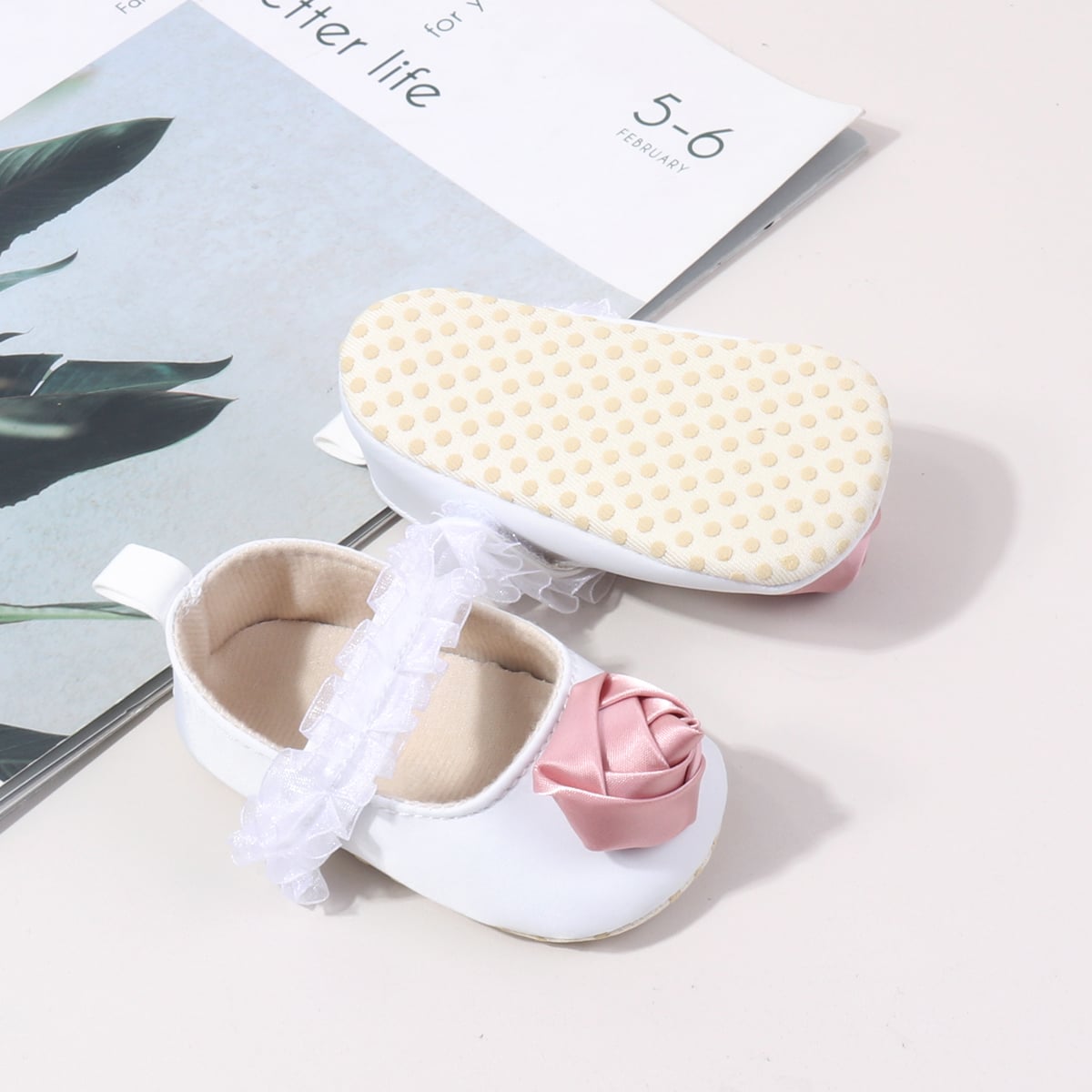 Girl Baby Party Shoes with Beautiful Flower Breathable Shoes Light and Flat Design details