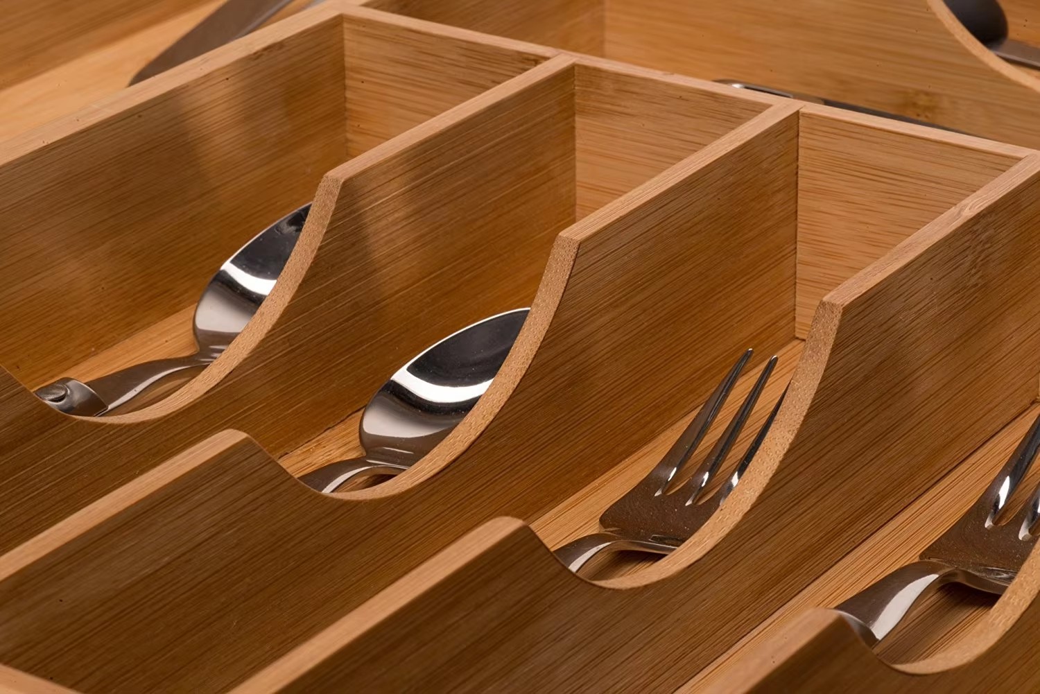 Bamboo Expandable Utensil Holder Cutlery Storage Tray Kitchen Drawer Organizer for Cutlery Silverware & Flatware Storage factory