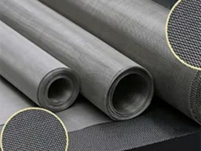 Comment un treillis métallique fritté multicouche assure un soutien structurel supérieur