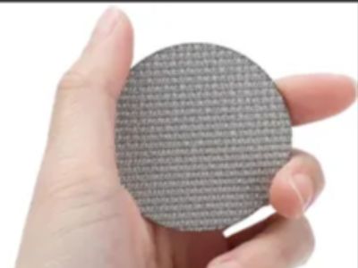 Pourquoi l'extrusion de fibres PET exige-t-elle un tamis filtrant ultra-fin ?