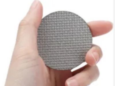 Qu'est-ce qui rend les tamis filtrants en fer idéaux pour les extrudeuses de plastique recyclé ?