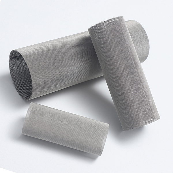 Les applications variées des tubes en maillage inoxydable dans l'ingénierie et la construction.