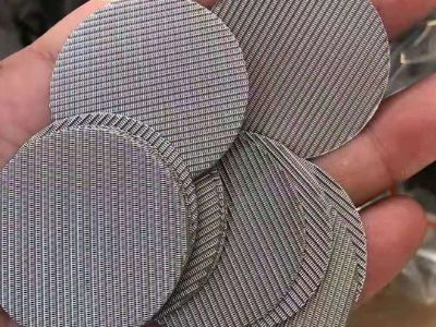 Comment les filtres en acier au carbone affectent la cohérence de la couleur dans les feuilles PET transparentes
