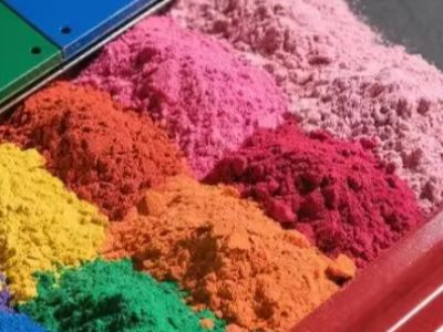 Жылуға төзімді және стандартты порошкті бояу: температураның шекті мәні мен қызмет ету ұзақтығын салыстыру