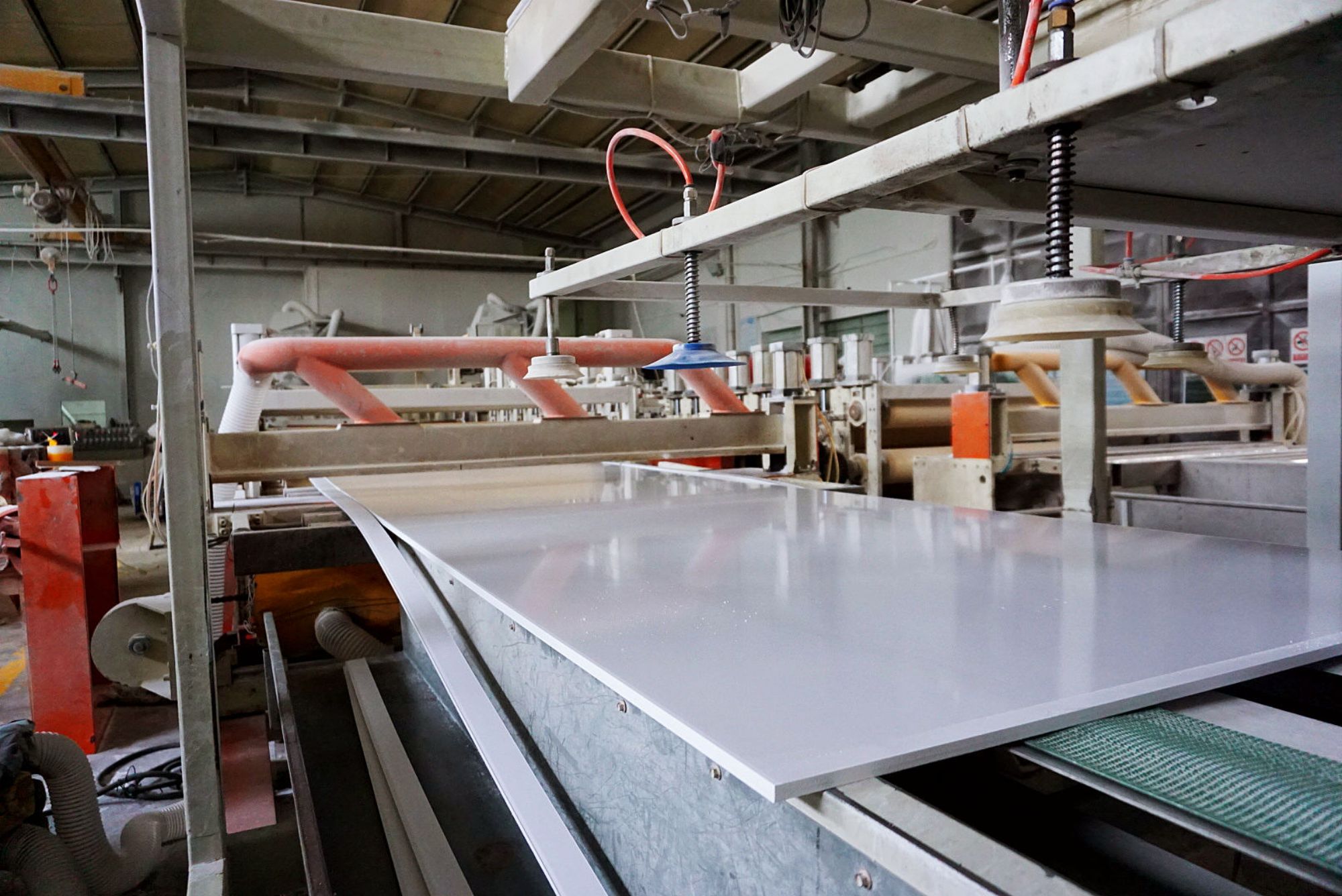HANGZHOU JIAYING TRADE CO.LTD, spezialisiert auf die Herstellung von PVC-Platten mit herausragender Qualität.