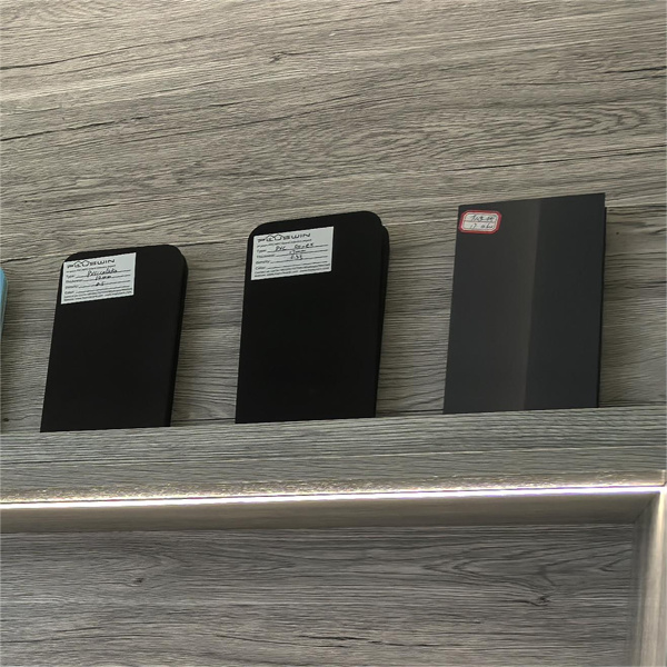 なぜブラックPVCフォームボードが屋外ディスプレイに優れているか