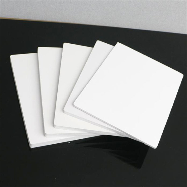 屋外または屋内サイン用に展開PVCサインのパワーと柔軟性