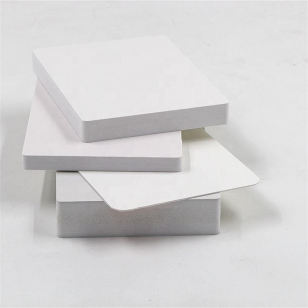 特徴と利点: 軽量、防水、耐久性に優れています