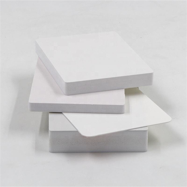 Vielseitigkeit und Haltbarkeit des PVC Celuka Schaumblatts in Bauwesen und Design