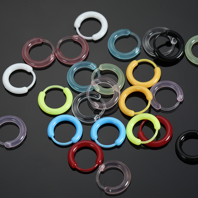 How to Compare Chunky Huggie Earrings from Different Manufacturers
