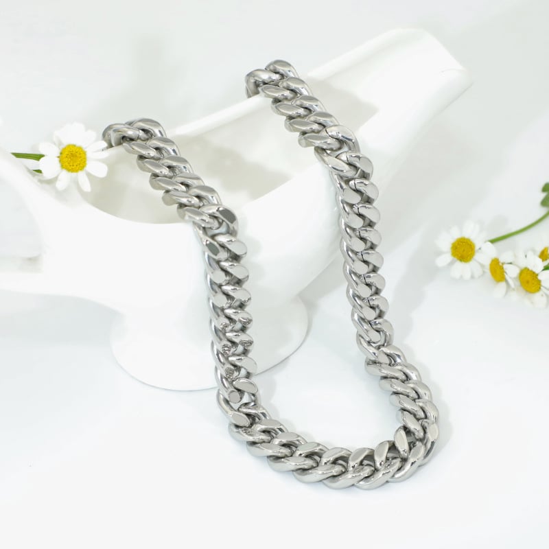 Benefits of 316 Stainless Steel in Chain Necklace Manufacturing