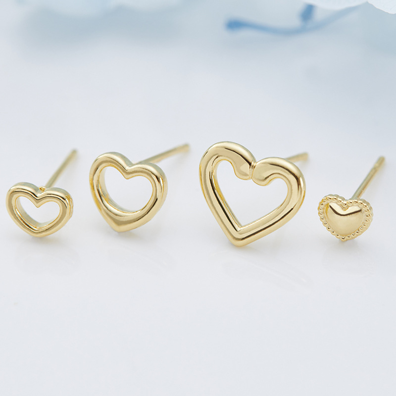 Applications of Tiny Stud Earrings in Modern Jewelry Trends