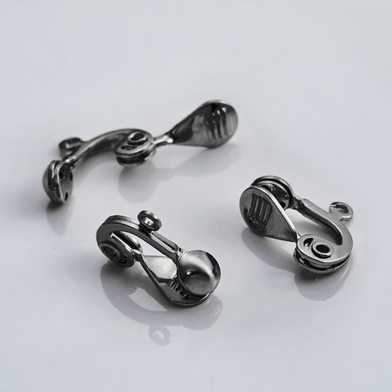 Common Problems with Men's Non-Pierced Earrings and Solutions