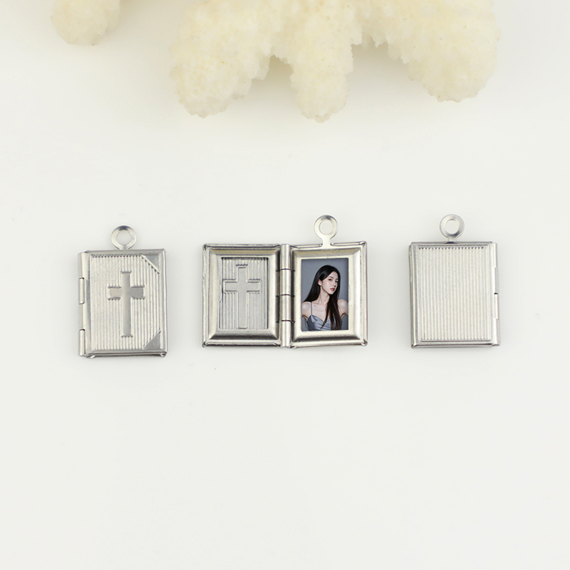 Cost Factors to Consider for Bulk Orders of Photo Lockets