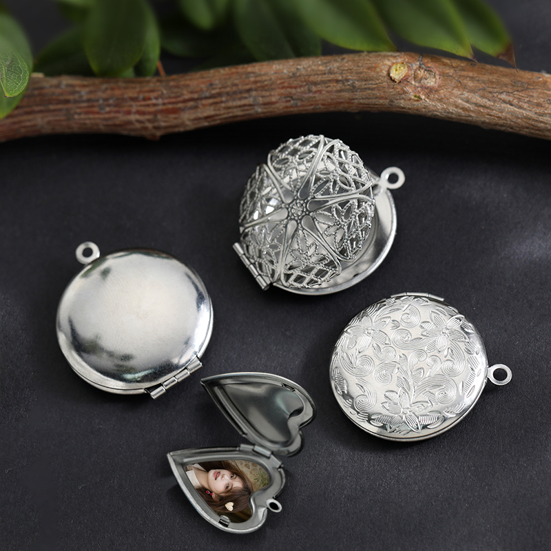 Cost Factors Involved in Purchasing Custom Photo Lockets Wholesale