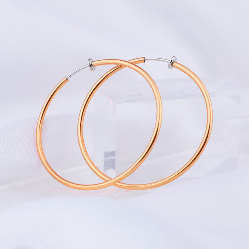 How to Evaluate the Quality of Chunky Hoop Earrings for Resale