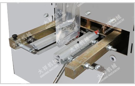 DZD-220Y Vertical  Automatic Liquid Cooking Oil Vinegar Juice Water Sachet Packing Machine for Small Business factory