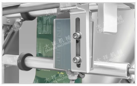 DXB-100K China Speed Touch Screen Nuts Grains Coffee Beans Universal Granule Packing Machine supplier