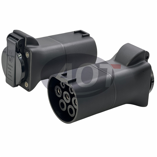 Rechargez efficacement votre VE n'importe où avec un adaptateur NEMA 14-50R.
