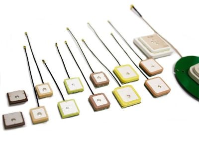 The engineering advantages of using a folded dipole antenna