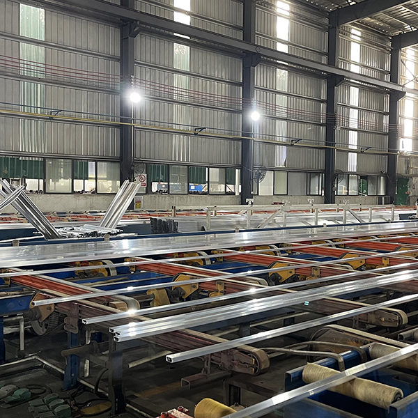 Judul Foto: Keselamatan Ekstrusi Aluminium Kustom