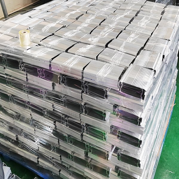 Paranna elektroniikkasi ulkonäköä kaunoksi ja ammattimaiseksi alumiinikorilla.