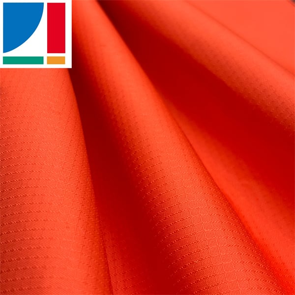 The Surprising Benefits of Choosing Polyester Fabric for Your Next Projec