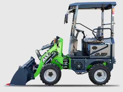 Agricultural Loaders vs Tractor Attachments for Farming