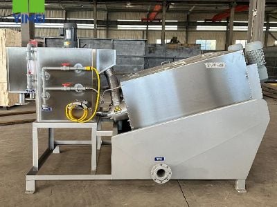 スラッジ圧搾機の選定において、供給スラッジの特性が重要な理由