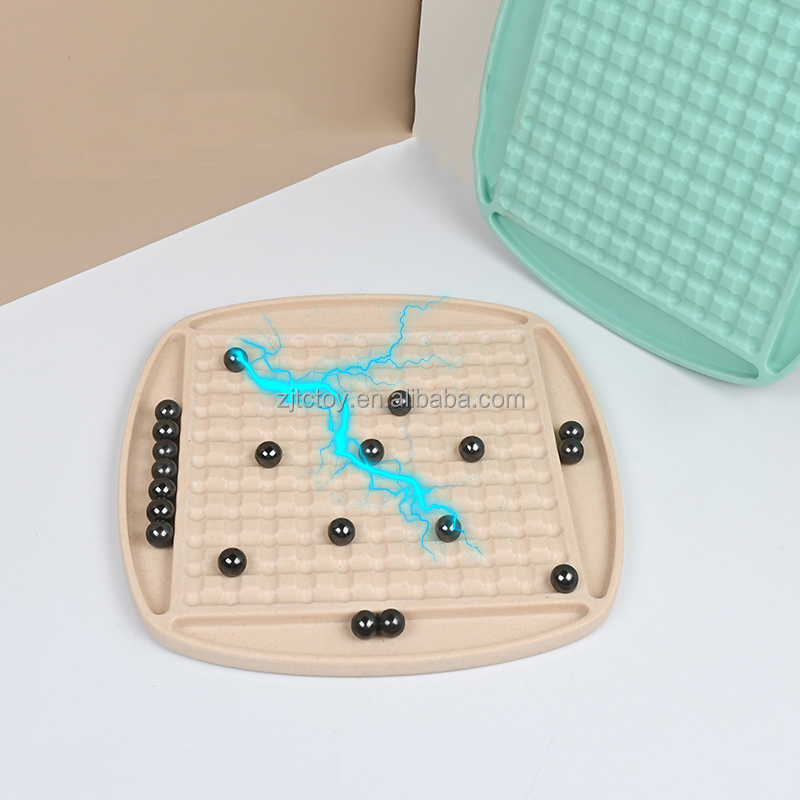 2024 Portable Wooden Magnetic Chess Board Magnetic Battle Table Top Family Game Educational Magnetic Effect Chess factory