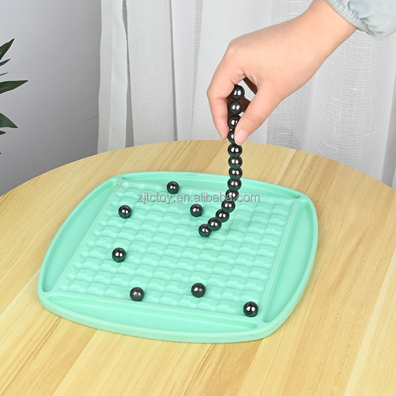 2024 Portable Wooden Magnetic Chess Board Magnetic Battle Table Top Family Game Educational Magnetic Effect Chess supplier