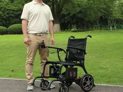 Fauteuils Roulants Tout-Terrain à Moteur Double : Technologie de Pneus Adaptables sur Herbe/Sable