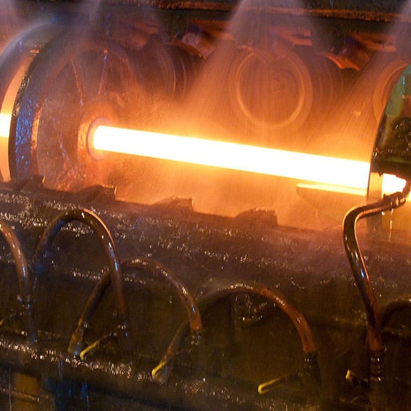 Tubo in acciaio ferritico legato senza saldature conforme ad ASTM A335 per caldaie ad alta temperatura e industria petrolchimica