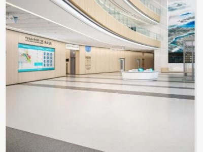 What Defines Antibacterial Hospital Vinyl Flooring for Surgical Suite Compliance?