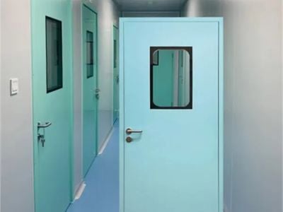 Hinged vs. Sliding Clean Room Doors in Facility Planning