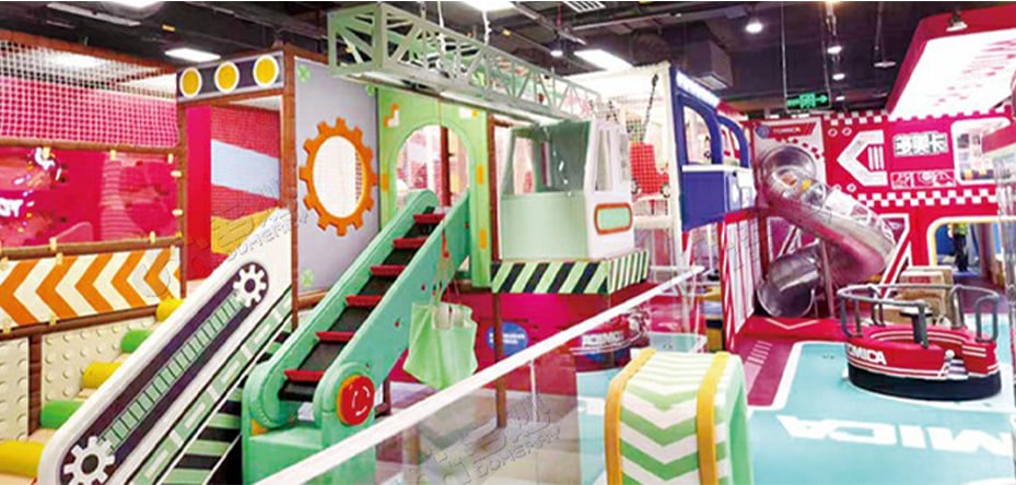 Tomica Car Theme Park: Become a Race Car Driver, Challenge the Limits