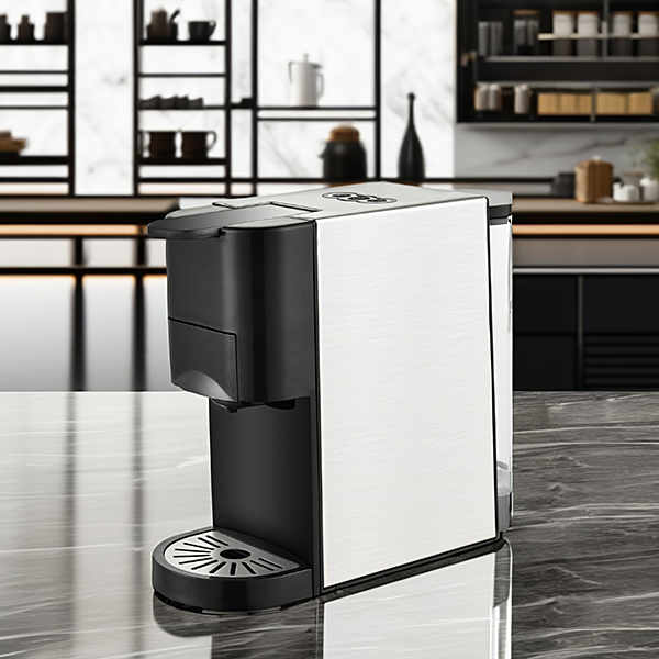 Préparez des lattes, des cappuccinos et bien plus encore avec une machine à café blanche.