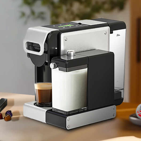 Vollkommen aufgeschäumte Milch jedes Mal mit einer Latte-Maschine