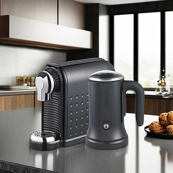 Isang kombinasyon ng coffee maker at milk frother na nagpapatakbo ng perpektong konsistensya bawat oras.