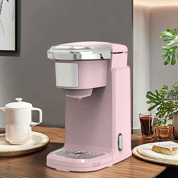 Dégustez votre dose quotidienne de caféine avec une jolie machine à café rose