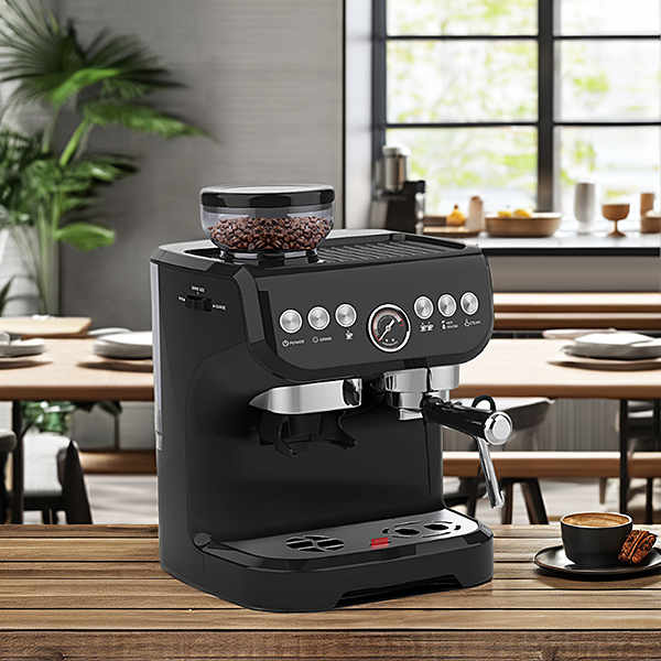 Kumakuha ng Kalidad ng Propesyonal na Lattes sa Bahay gamit ang Coffee Machine at Milk Frother