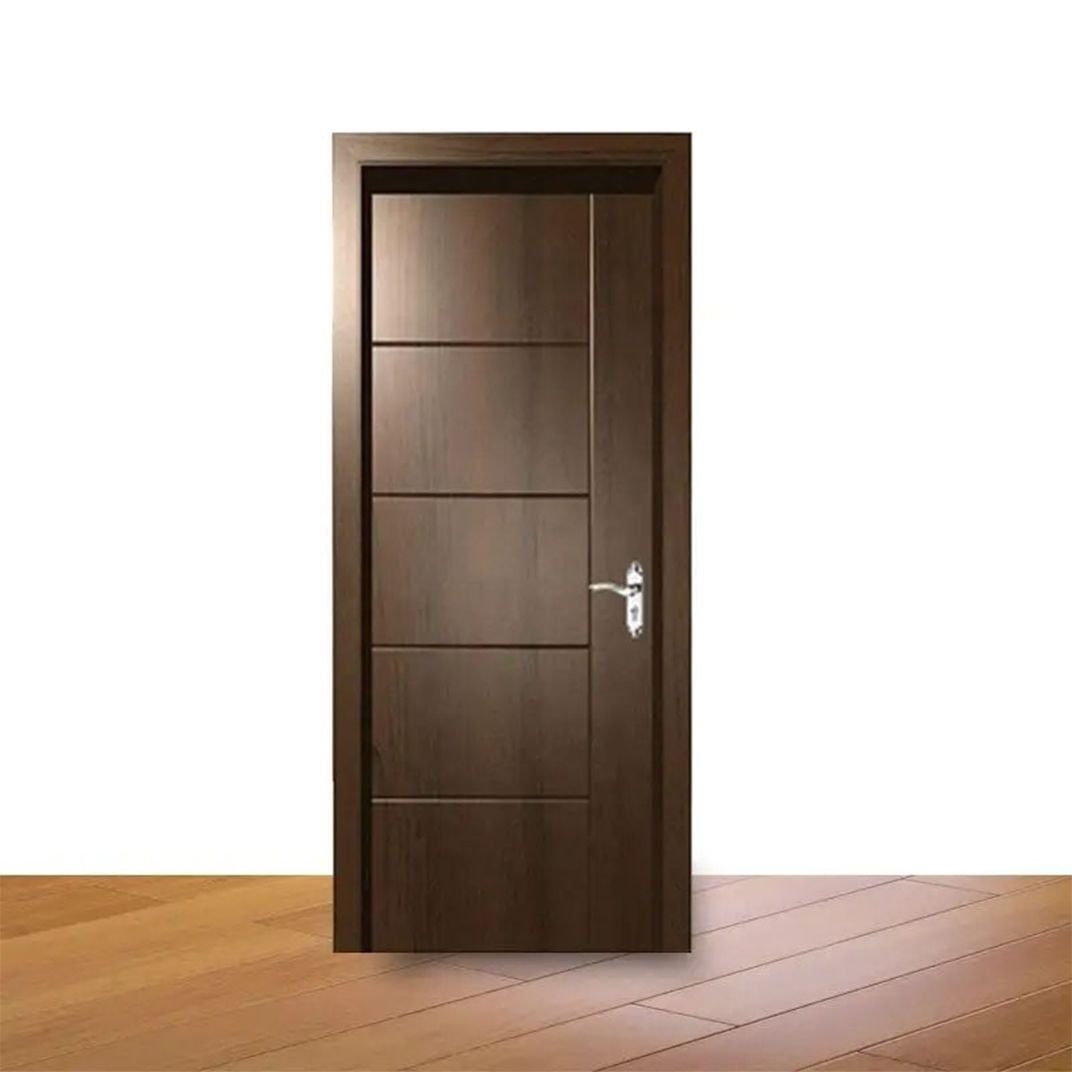 Porte en bois rainurée