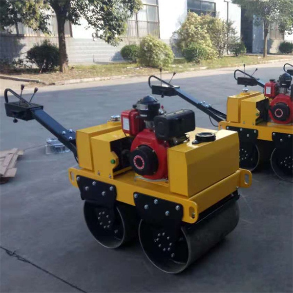 Cách máy ủi đường chạy diesel tạo ra các bề mặt phẳng hoàn hảo?