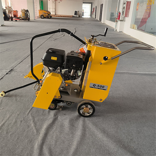 Máy cắt đường chạy diesel là công cụ không thể thiếu cho bất kỳ đội xây dựng nào.
