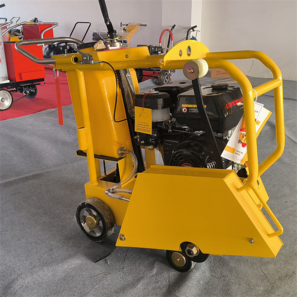 Từ đường cao tốc đến vỉa hè, những lợi ích của việc sử dụng máy cắt đường chạy bằng xăng