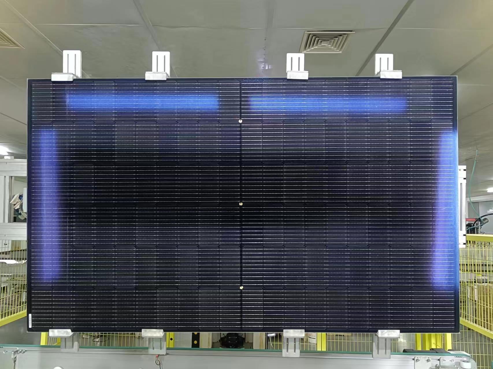 A-Grade Car Home Use Solar Tile Roof Full Black Panels 600W-585W 400W-500W 420W-300W Ran with Accessories factory