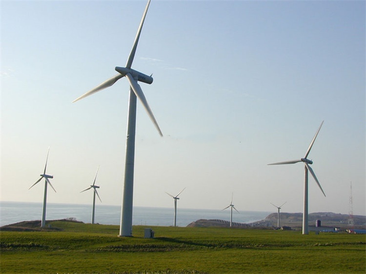 Rooftop Wind Turbines: Do They Really Work for Urban Homes?