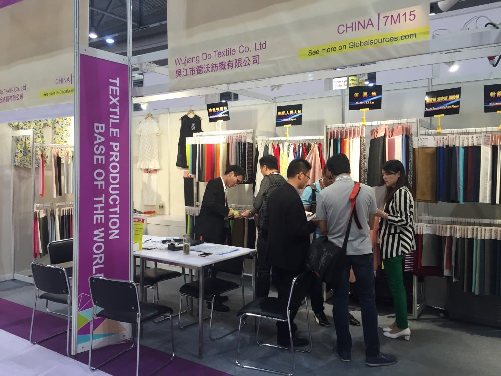 Down proof 400T 20D semi-dull nylon taffeta fabric for Outdoor quilted jacket factory