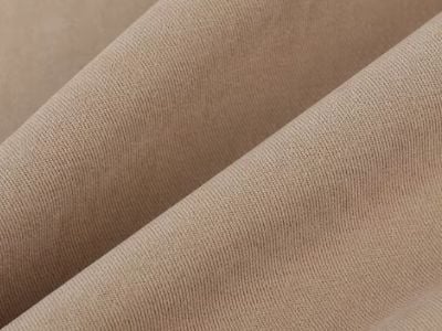 Nylon contre polyester : quel tissu est le meilleur pour l’équipement de plein air ?
