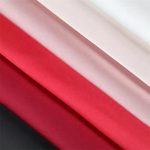 Innovation dans le tissu en polyester taffetas